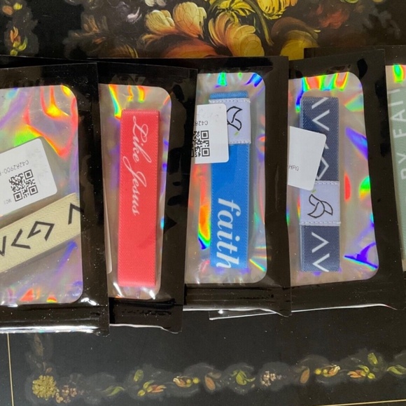 5 Elastic Bracelets Bible Bracelets Daily Verse God Wrist Bands Set of 5 NEW - Picture 2 of 4